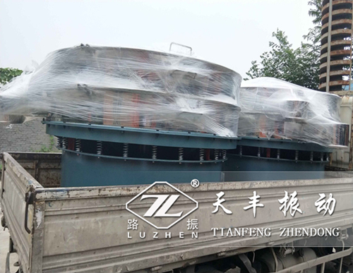 寧夏TS2000振動篩已發(fā)貨,丁經(jīng)理請注意查收！